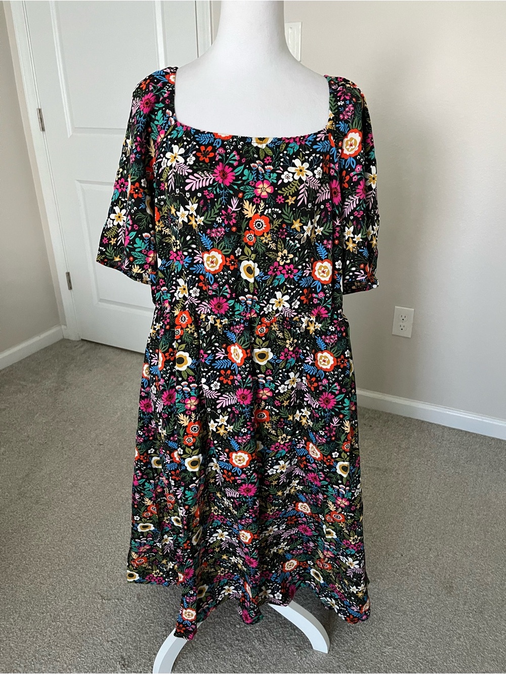 NWT Bloomchic Floral Square-Neck Midi Dress in Black Size 18-20